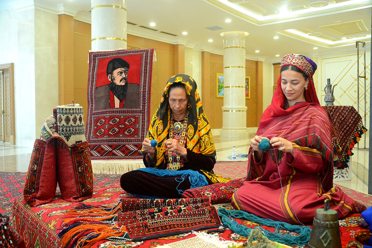 Конкурс «Туркменский ковёр – наша национальная гордость» прошёл в Балканабаде