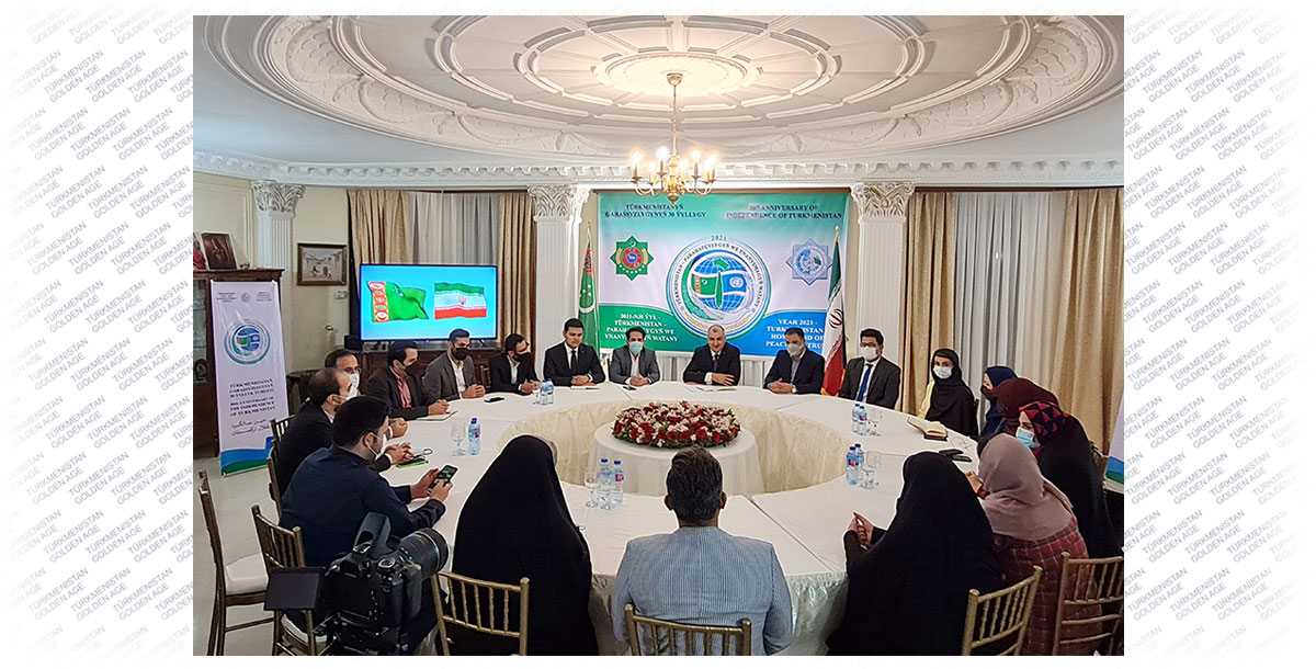 Türkmenistanyň Eýran Yslam Respublikasyndaky Ilçihanasy şanly senelere bagyşlanan tegelek stol geçirdi