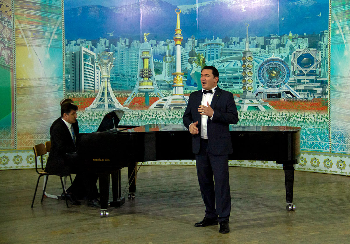 Владимир Николаевич Сапегин: пианист, который чувствовал туркменскую музыку