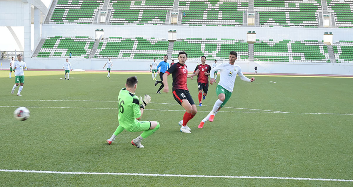 Futbol boýunça Türkmenistanyň çempionatynda «Ahal» bäsdeşlerinden arany açýar