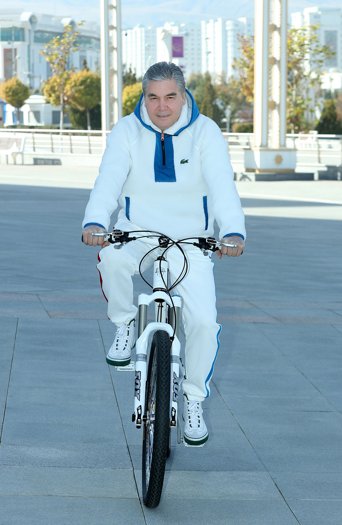 Türkmenistanyň Prezidenti paýtagtymyzdaky Olimpiýa şäherçesine bardy