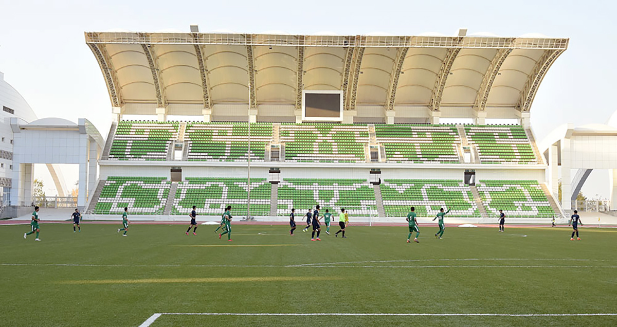 Türkmenistanyň futbol boýunça çempionatynda iki topar öňde barýar