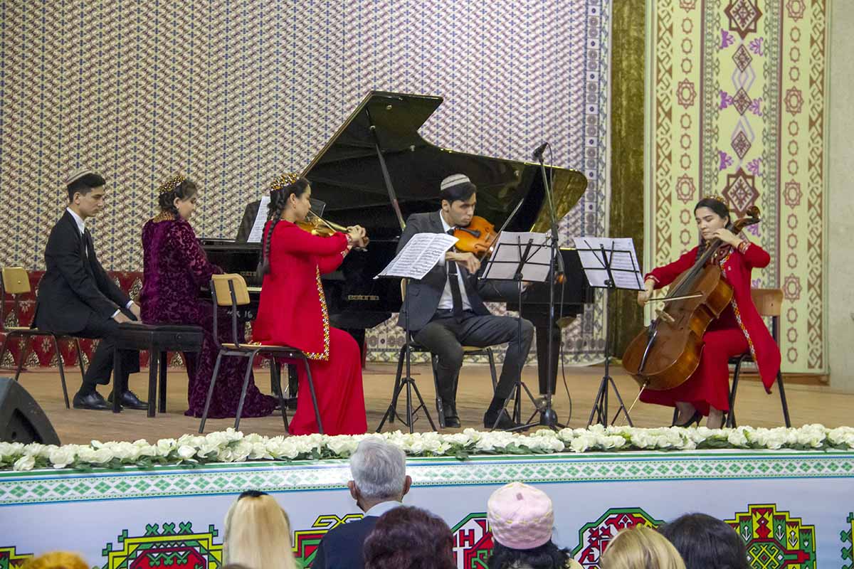 The works of Mozart sounded brilliantly at the Conservatory