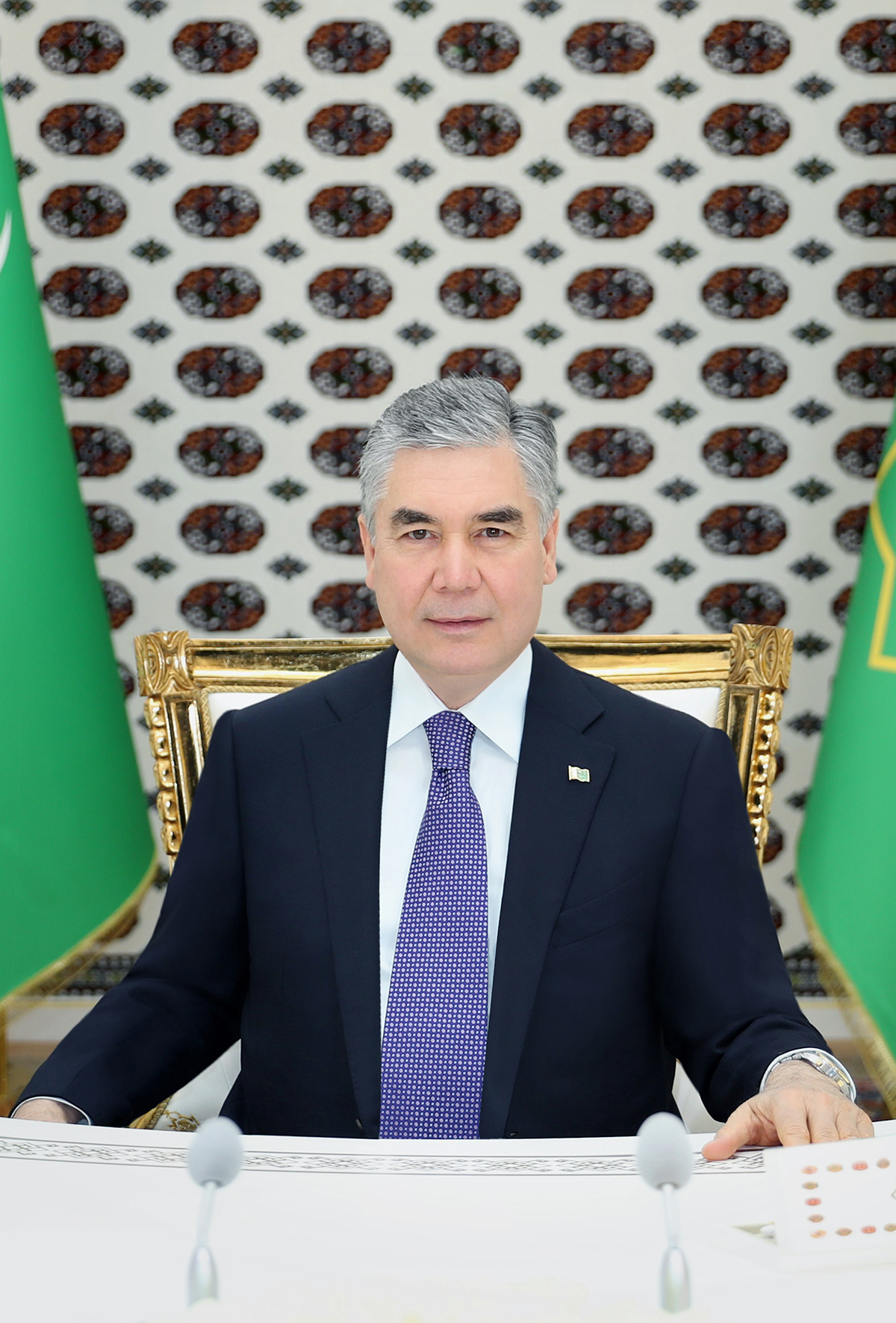 Членам Демократической партии Туркменистана