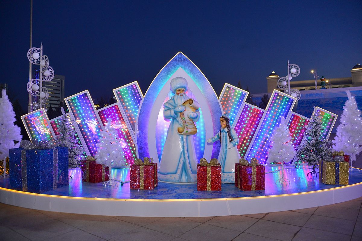 Праздничными огнями засверкала Главная новогодняя ёлка Туркменистана