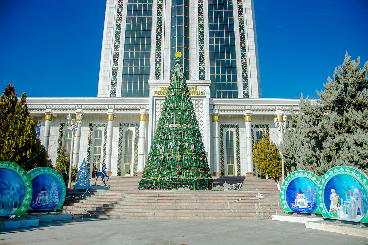 Театры Туркменистана ждут гостей
