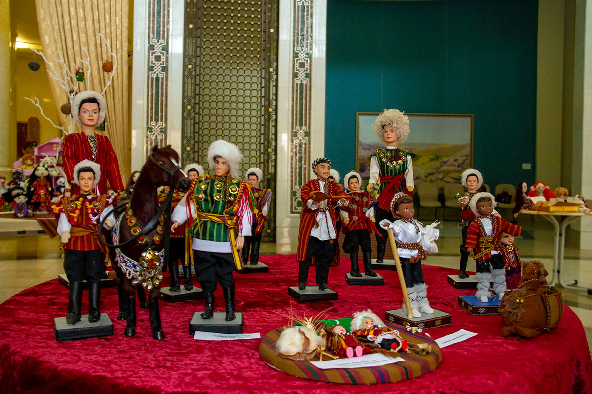 Exhibition of dolls in national costumes opens in Ashgabat