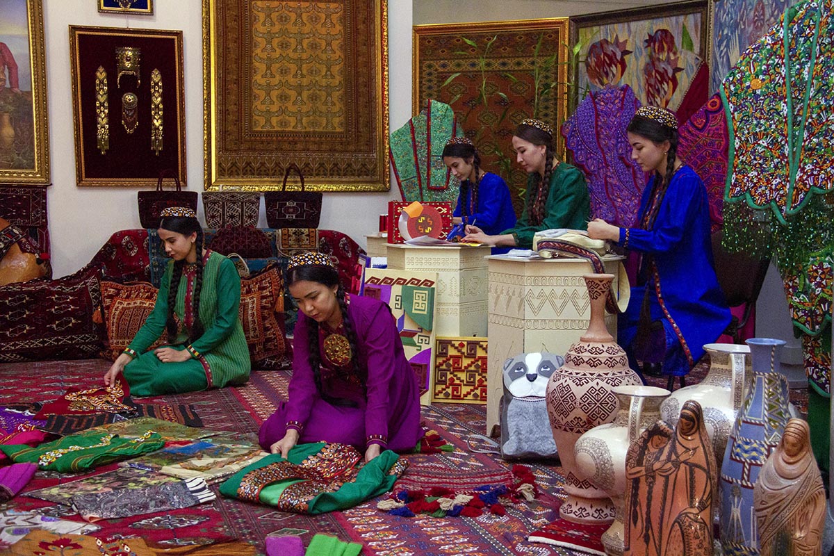 The life of Turkmens in the reflection of arts and crafts