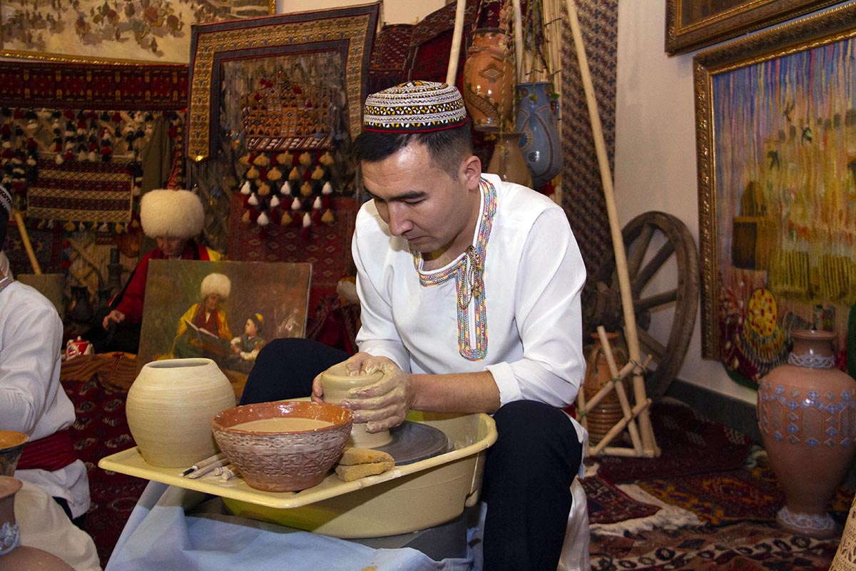 The life of Turkmens in the reflection of arts and crafts