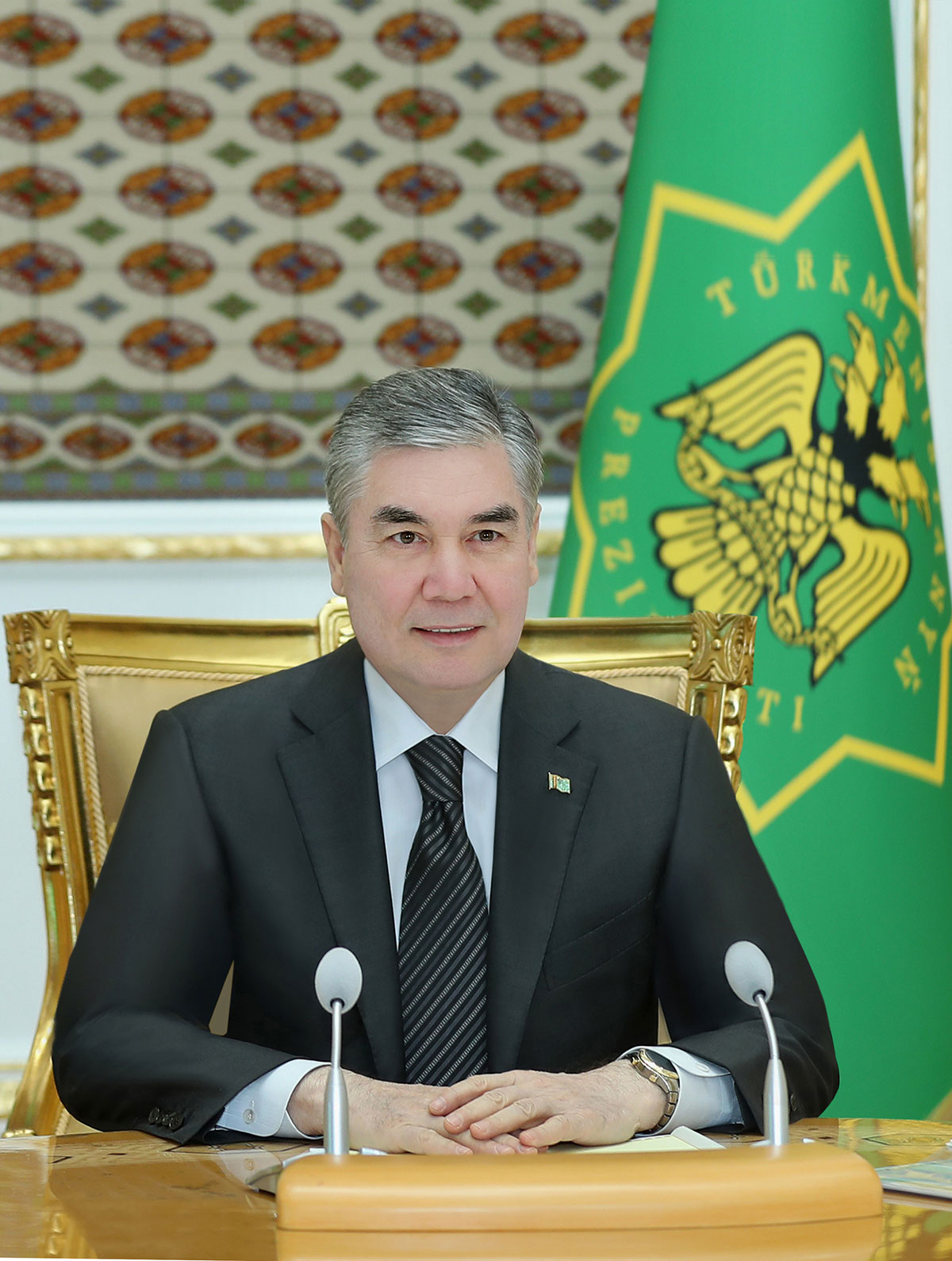 Военнослужащим и сотрудникам  военных и правоохранительных органов независимого нейтрального Туркменистана