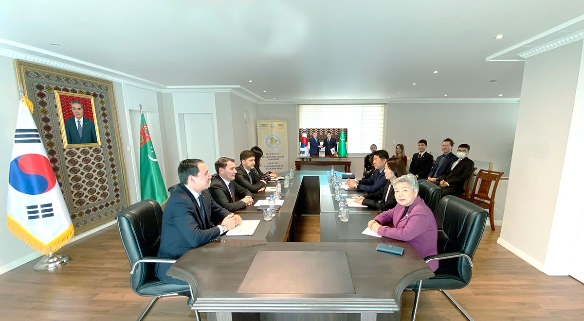 В Сеуле состоялся круглый стол, посвященный 30-летию установления дипломатических отношений между Туркменистаном и Республикой Корея