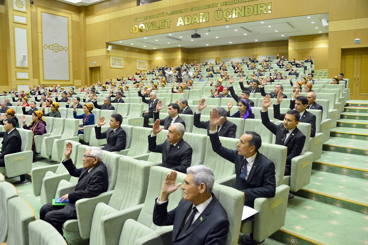 В Туркменистане началось выдвижение кандидатов на пост Президента страны