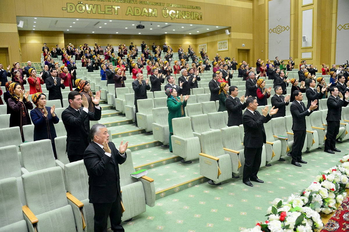 В Туркменистане началось выдвижение кандидатов на пост Президента страны