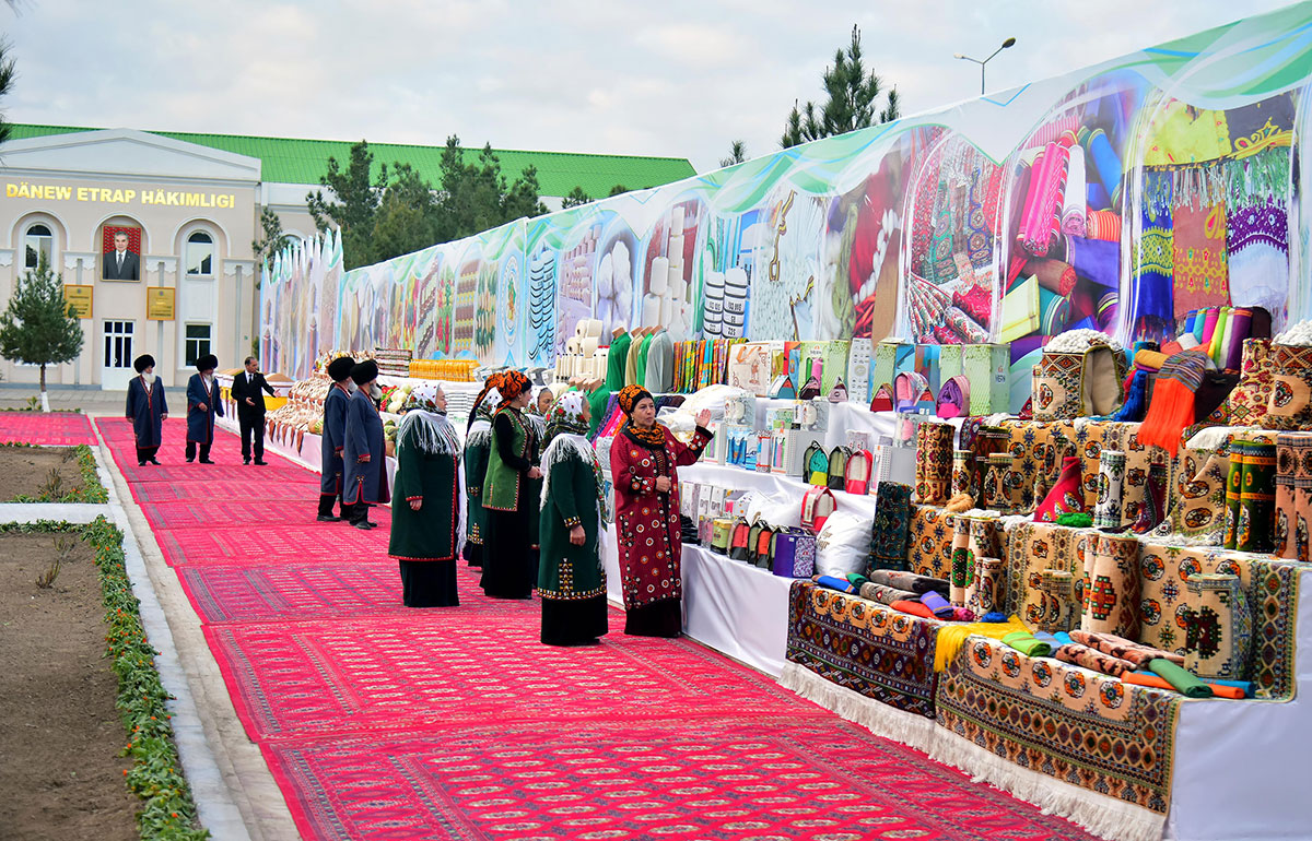 Diýarymyzyň iň gowy etrabyna Türkmenistanyň Prezidentiniň baýragy gowşuryldy