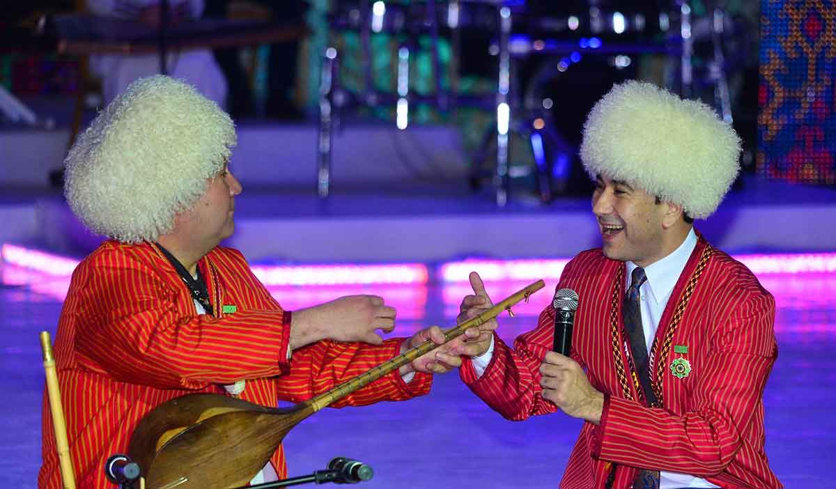 Continuing the traditions of Turkmen folk music