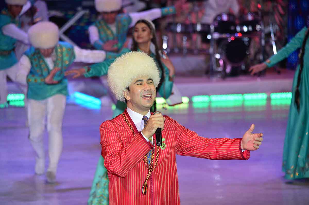 Continuing the traditions of Turkmen folk music