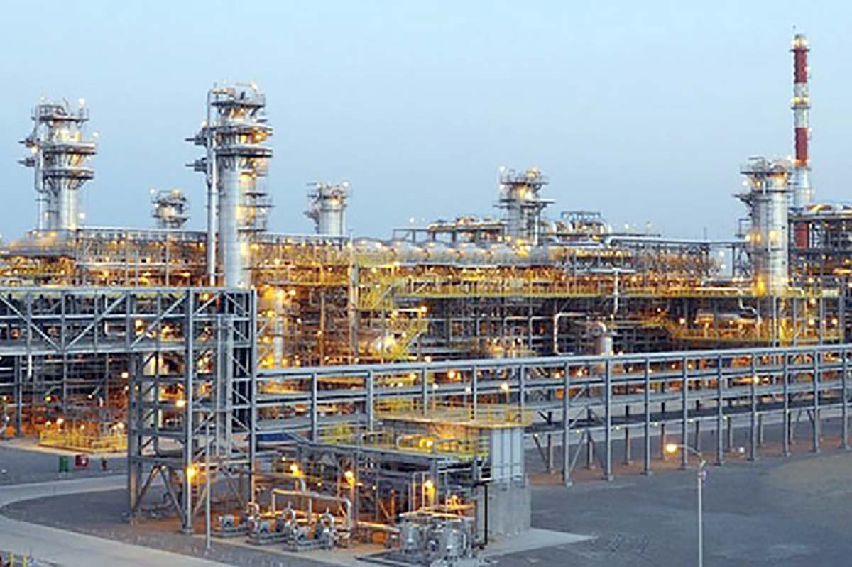 Eksport geleşikleriniň arasynda nebithimiýa we tekstil önümleri öňdeligi eýeleýär