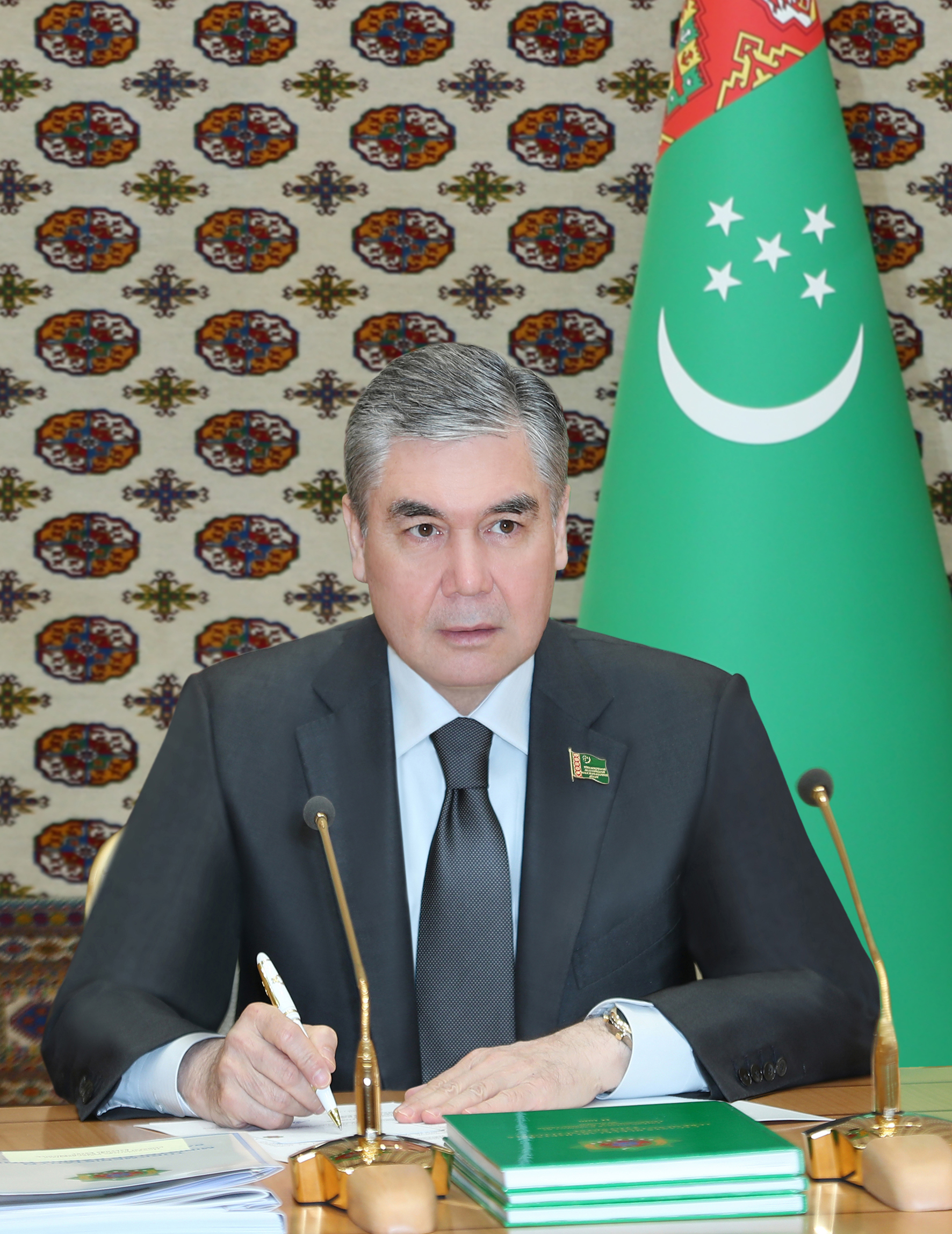 Лидер нации встретился с членами Милли Генгеша Туркменистана
