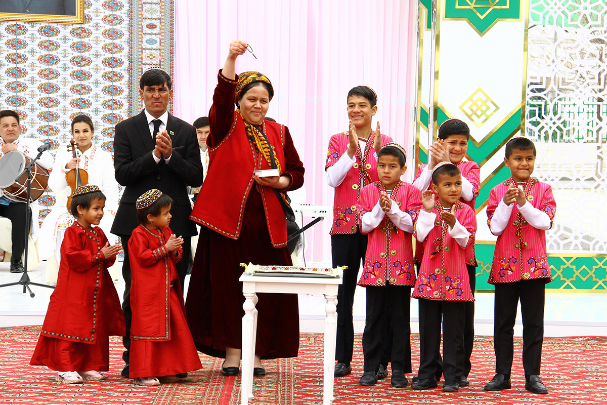 Ceremonies honoring mothers of many children
