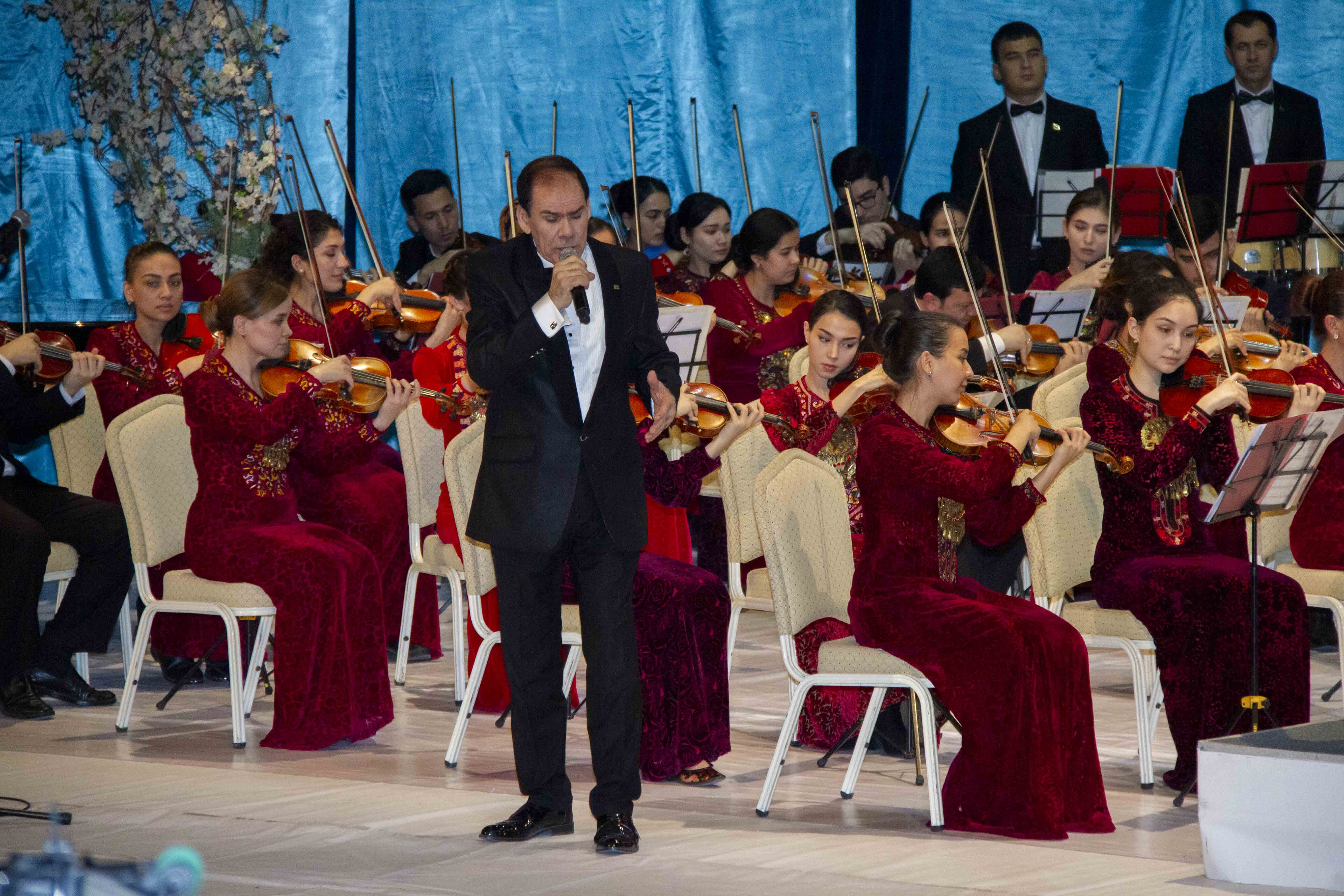 Atageldi Garyagdyyev celebrated his birthday on stage