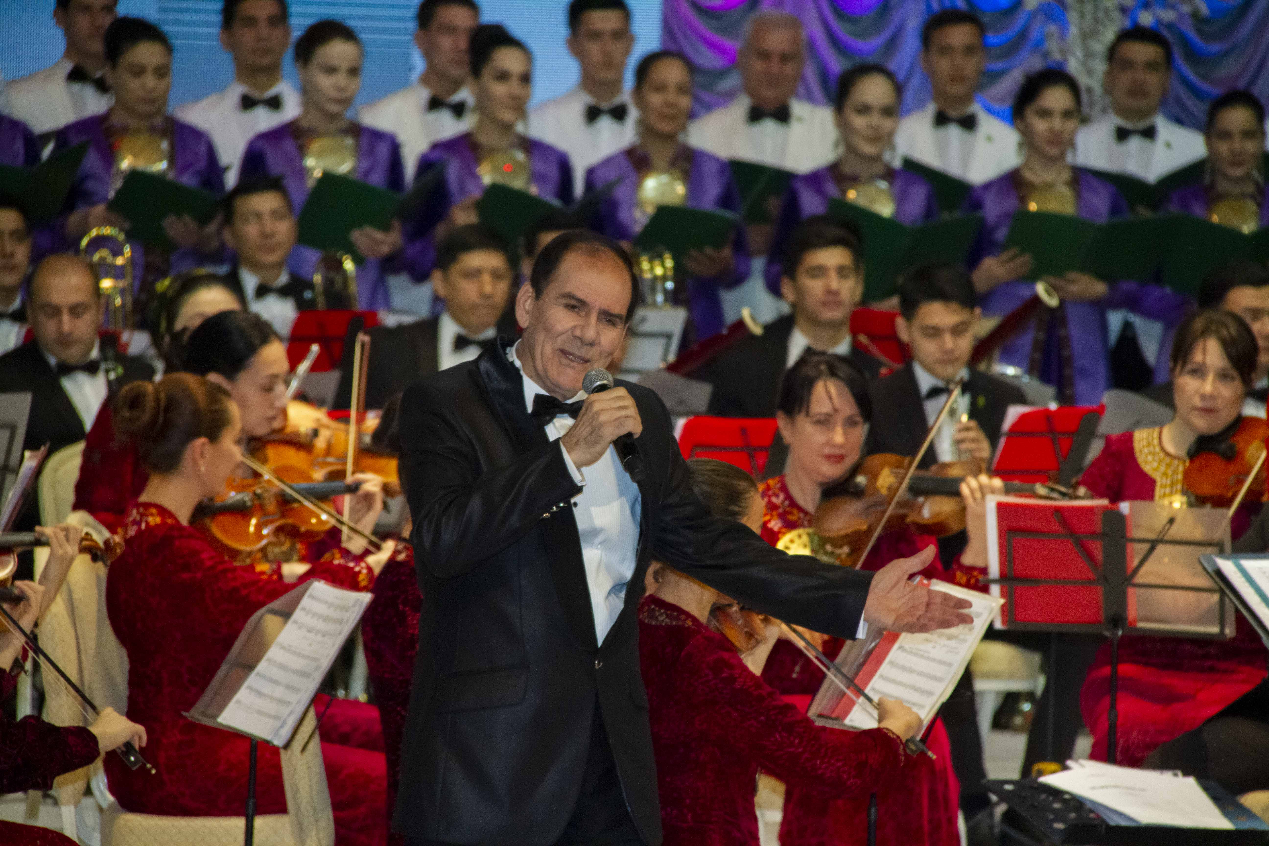 Atageldi Garyagdyyev celebrated his birthday on stage