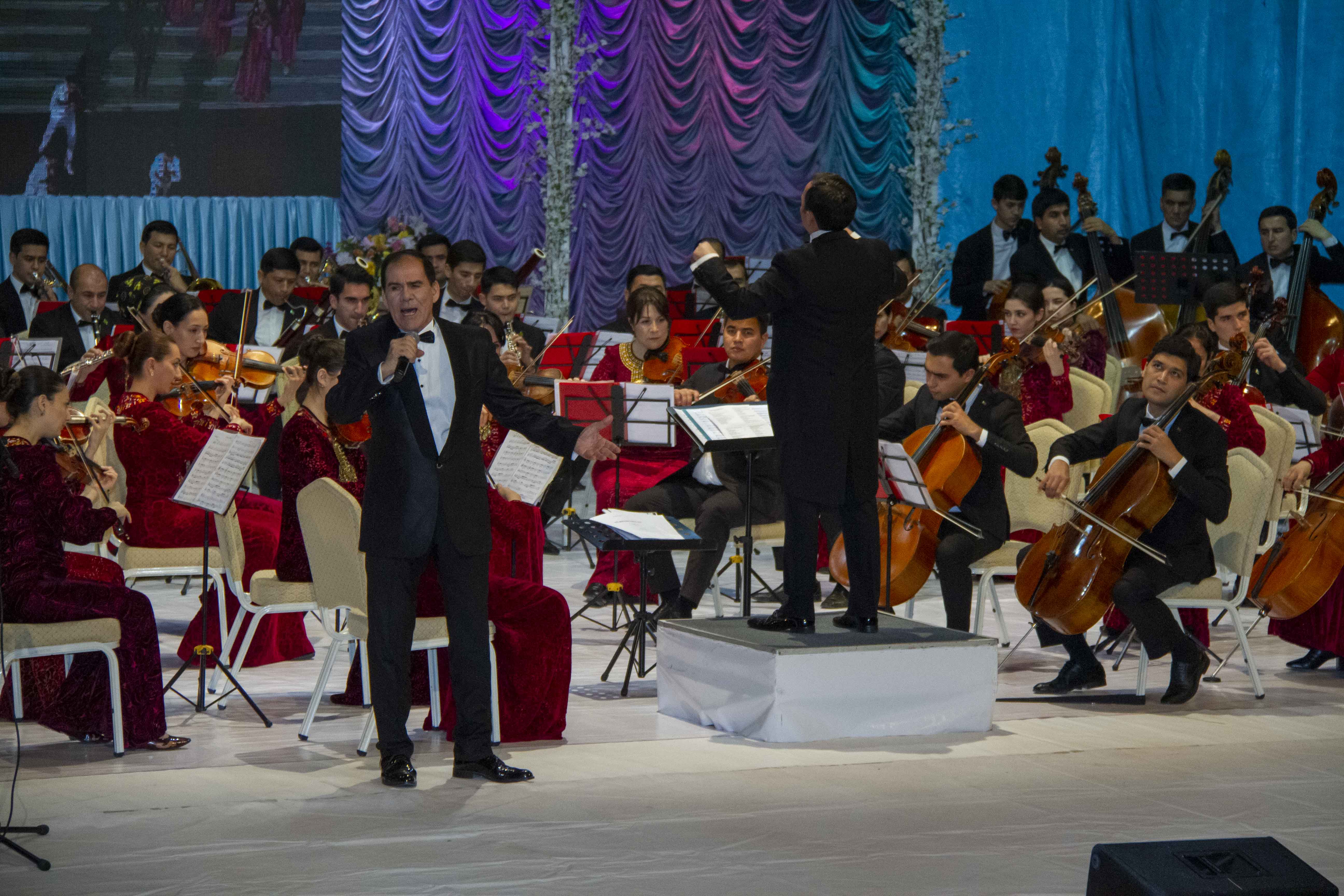 Atageldi Garyagdyyev celebrated his birthday on stage