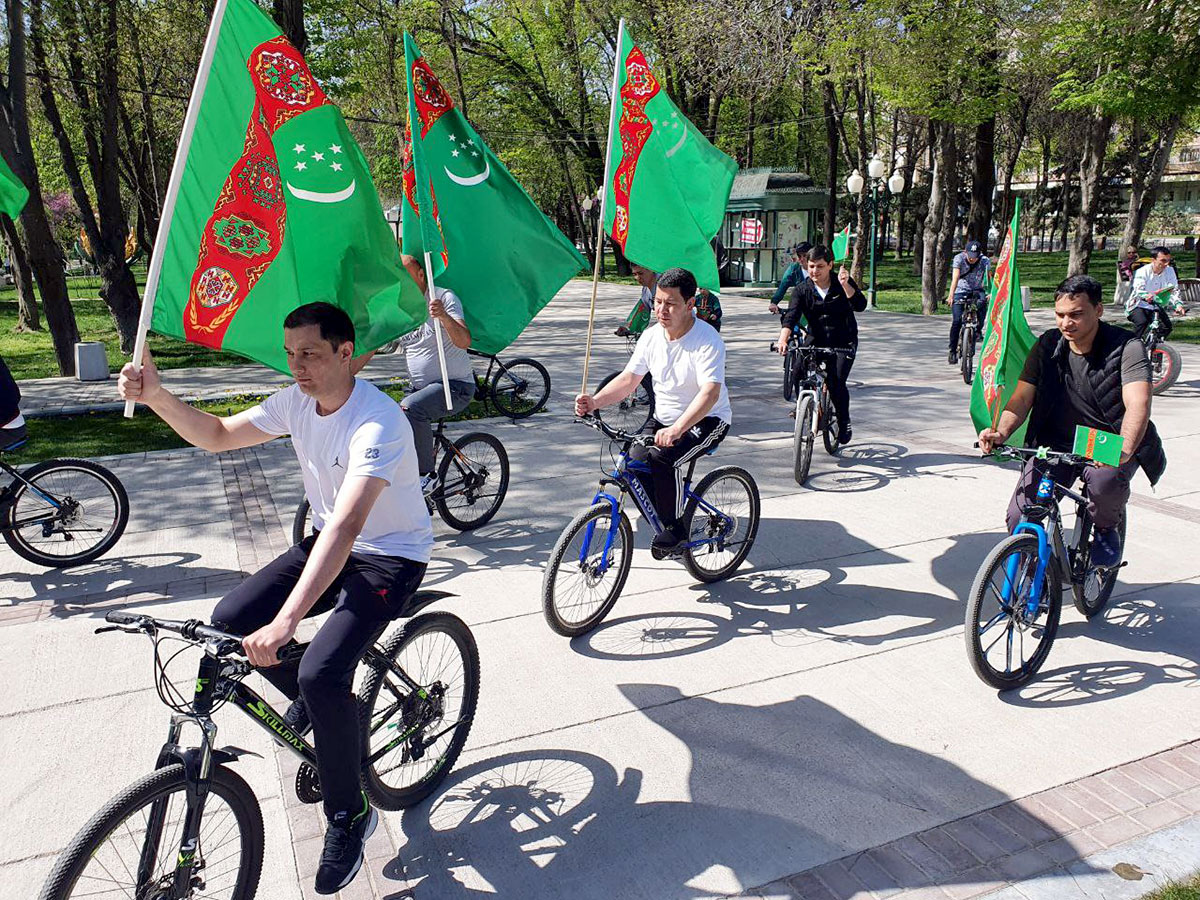 В Ташкенте прошла велоакция в честь Всемирного дня здоровья