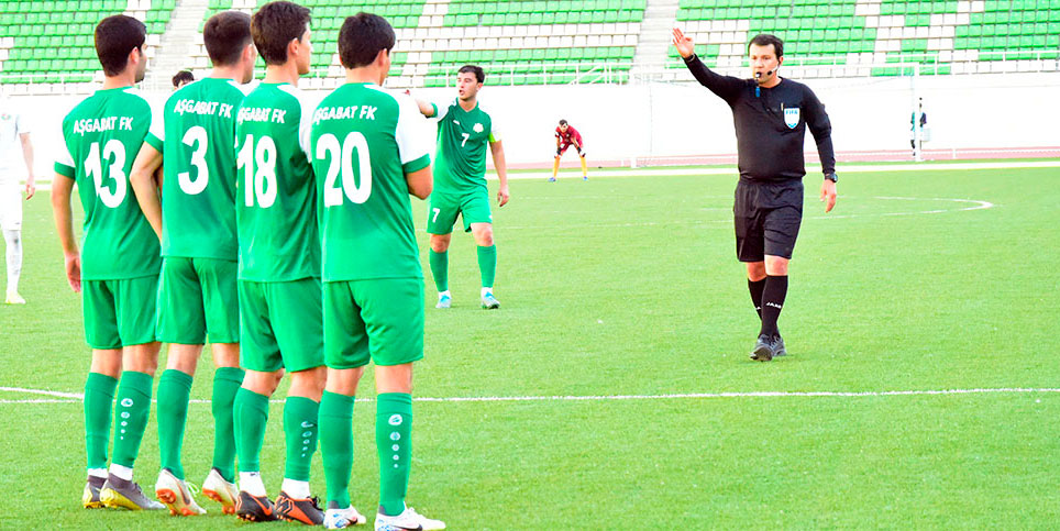 «Алтын асыр» захватил лидерство на Кубке Ашхабада по футболу