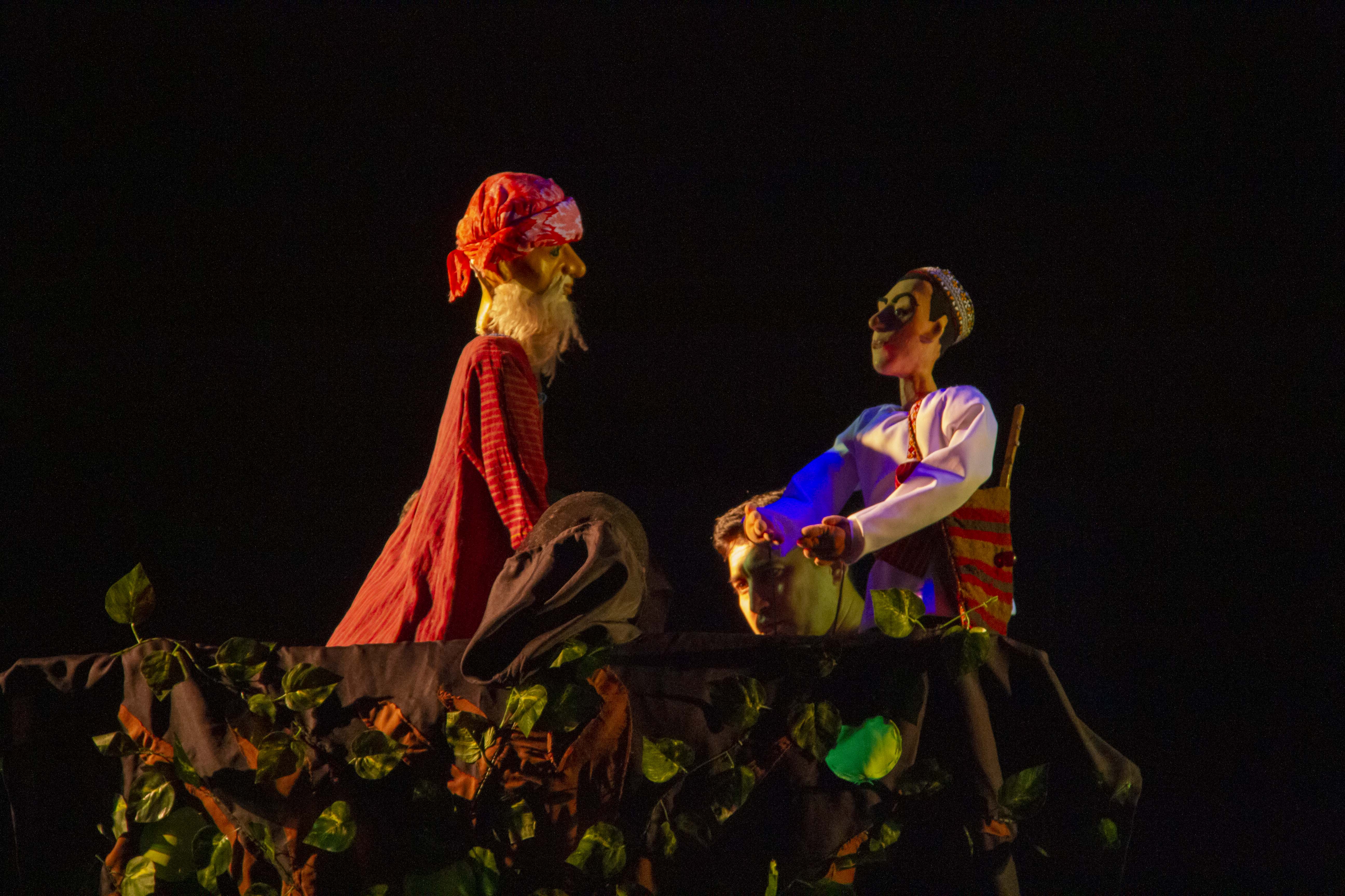 В гостях у сказки: Туркменский кукольный театр показал премьеру спектакля «Gyzyl alma»