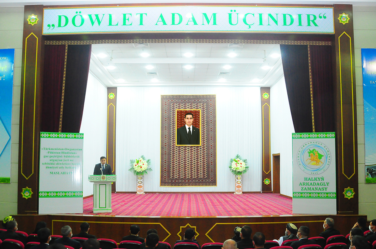 Türkmenistanyň Döwlet energetika institutynda halkara maslahat geçirildi