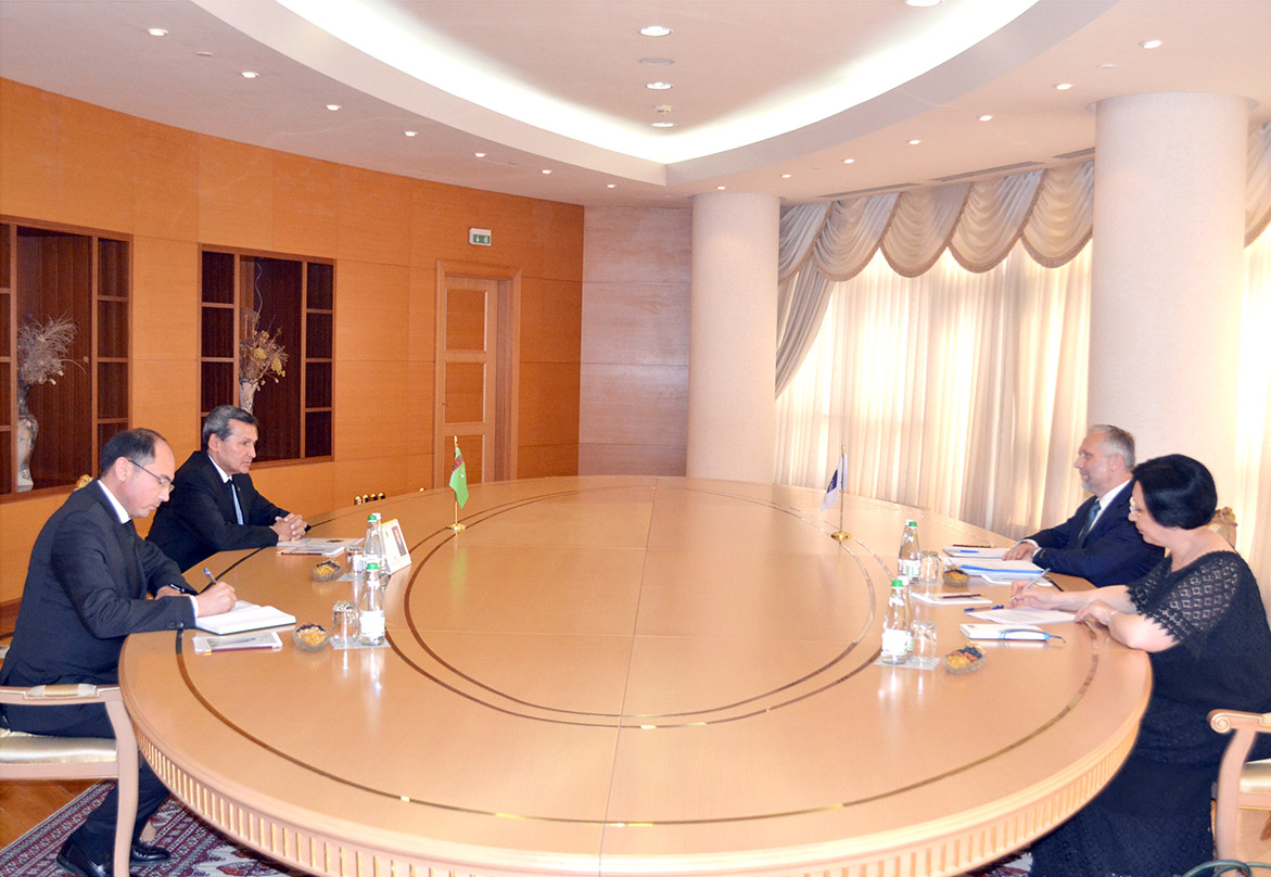 Глава МИД Туркменистана встретился с новым представителем АБР в Ашхабаде