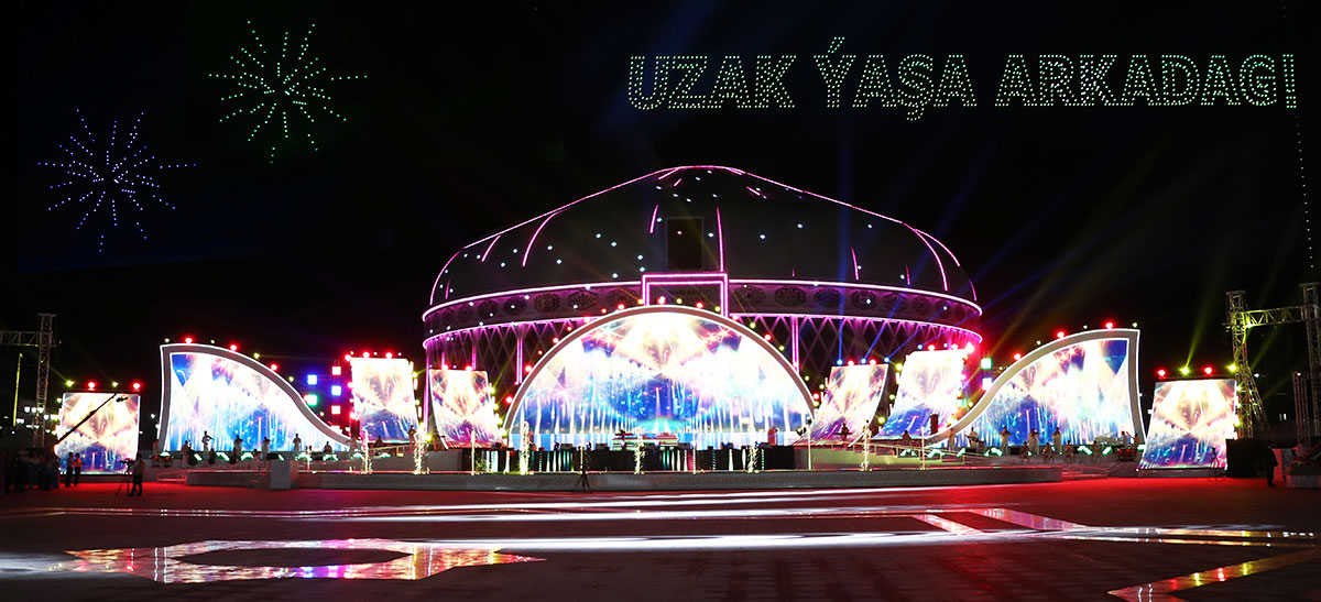 Türkmenistanyň Prezidenti Serdar Berdimuhamedow baýramçylyk konsertine gatnaşdy