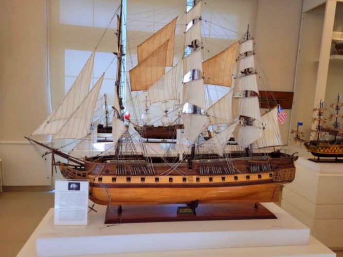 Boat trips along Awaza and the museum of miniature ships