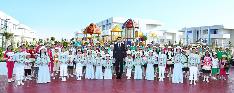 President Serdar Berdimuhamedov took part in the opening of a new cottage complex on the Caspian coast