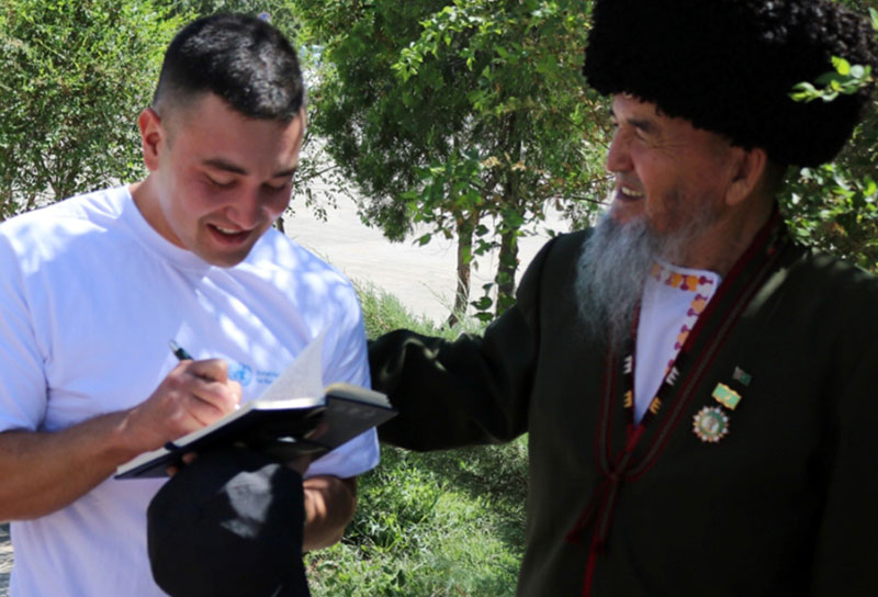 Türkmenistanda nesiller arasyndaky ilkinji söhbetdeşlik
