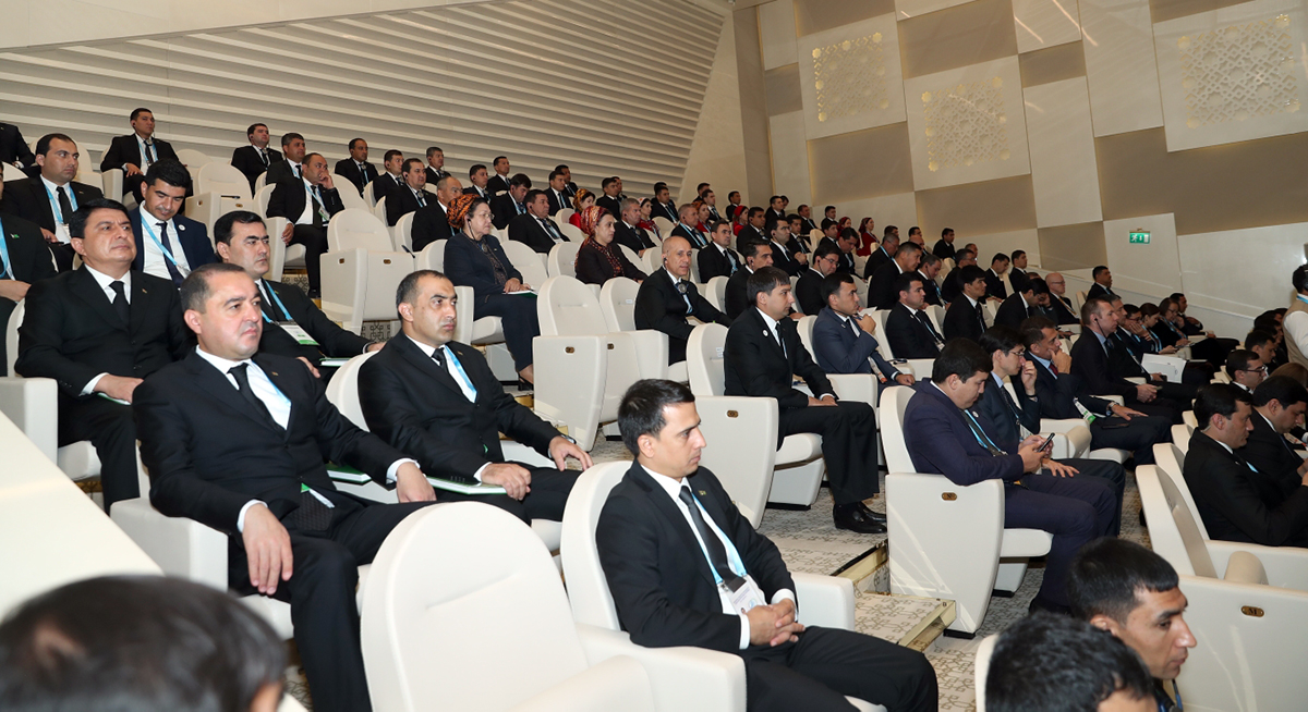 В Туркменистане начала работу транспортная конференция развивающихся стран, не имеющих выхода к морю