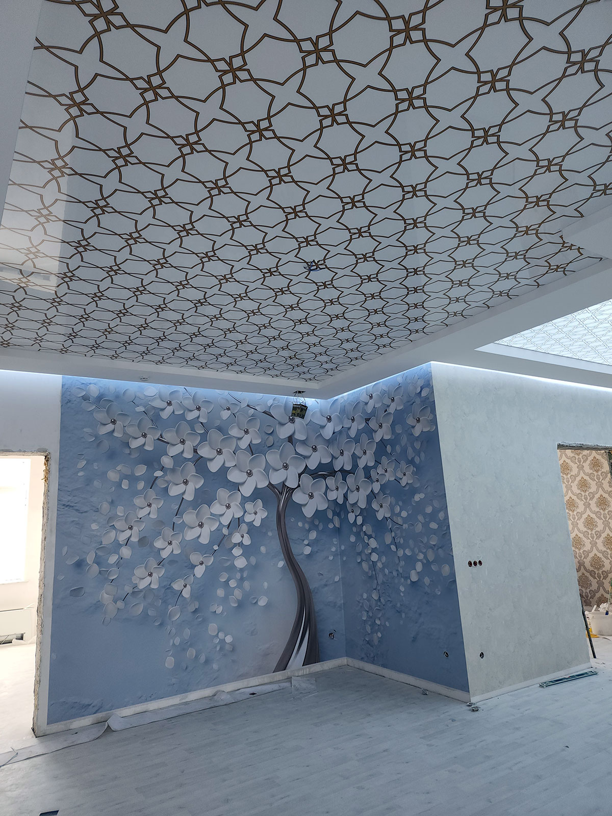 Art wallpaper will decorate the premises