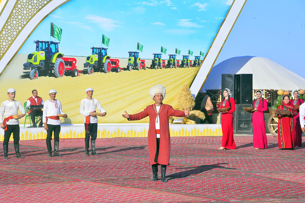 В Туркменистане стартовал сев озимой пшеницы