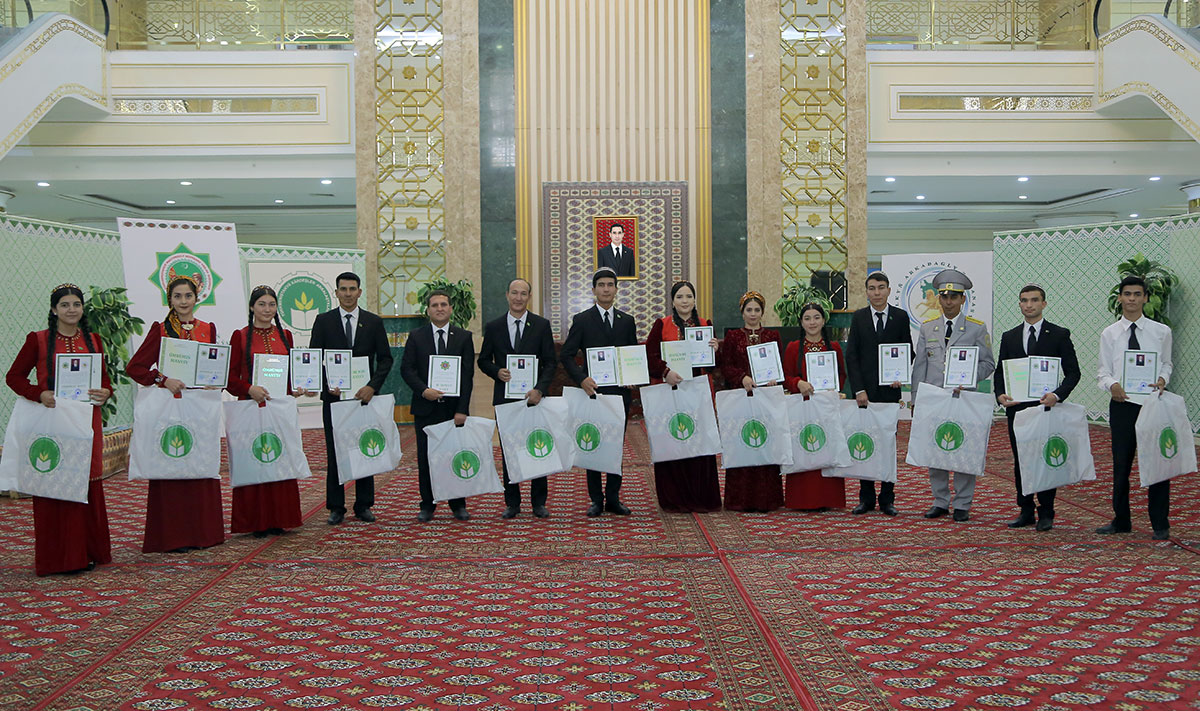 В Туркменистане подвели итоги творческого конкурса среди молодежи