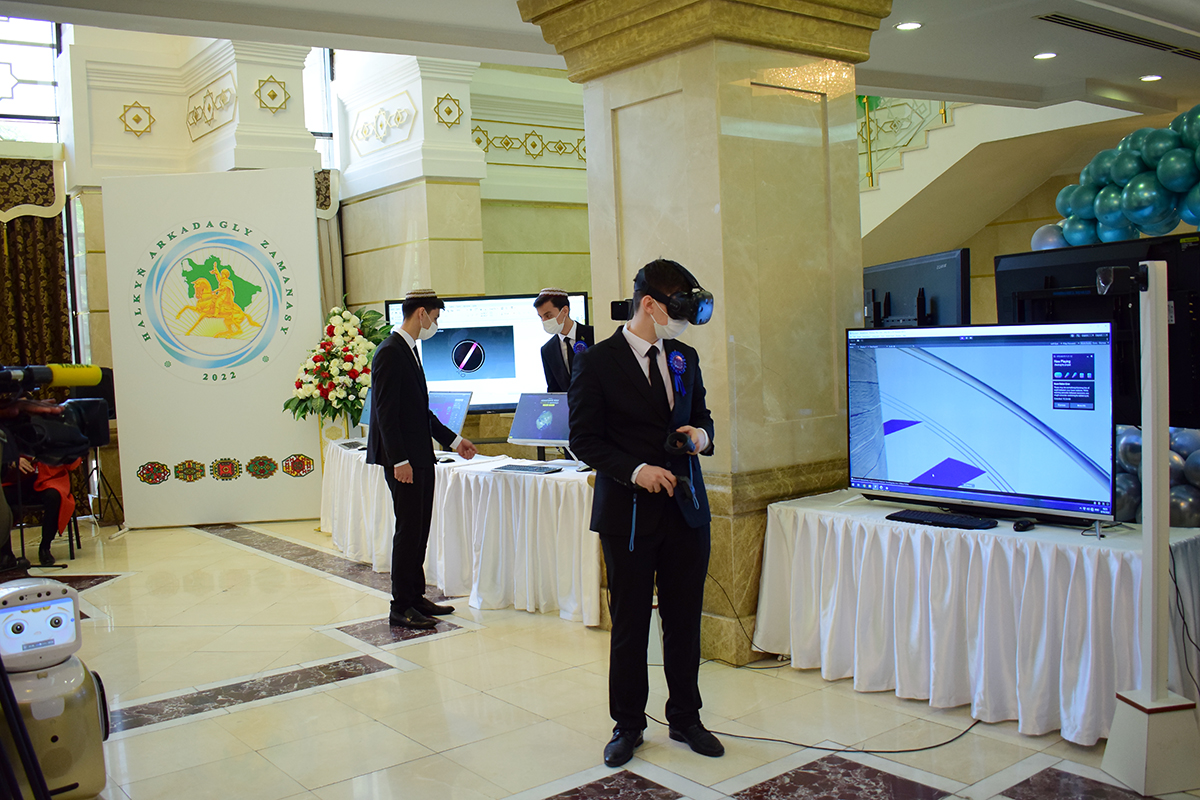 Exhibition of scientific projects in honour of the main holiday of the country