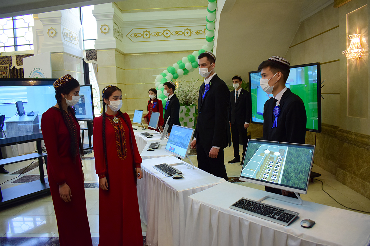 Exhibition of scientific projects in honour of the main holiday of the country