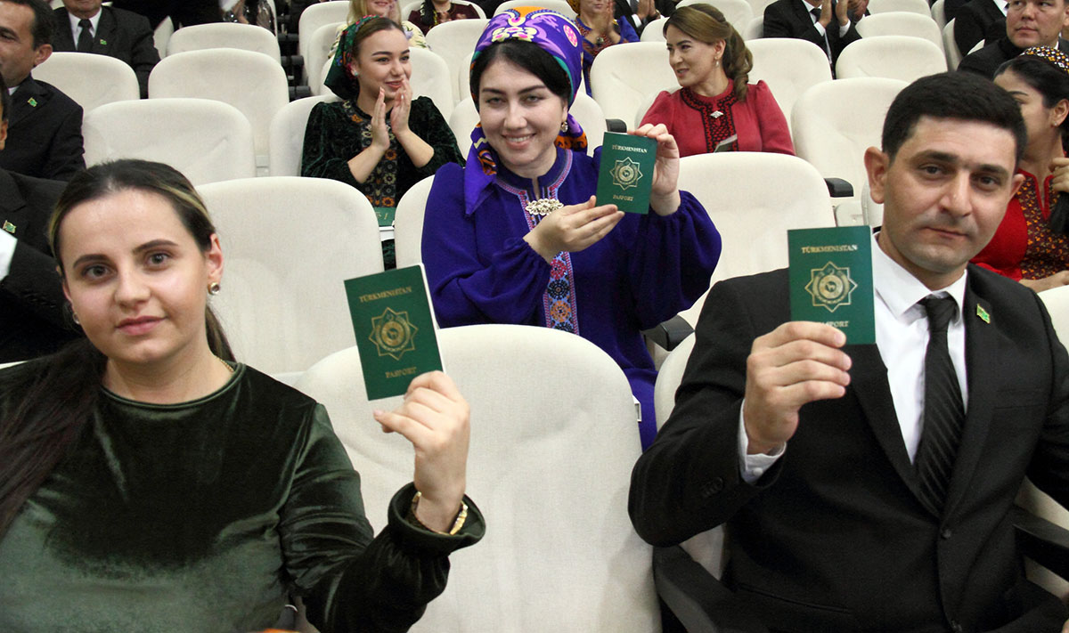 Passports handed over to new citizens of Turkmenistan