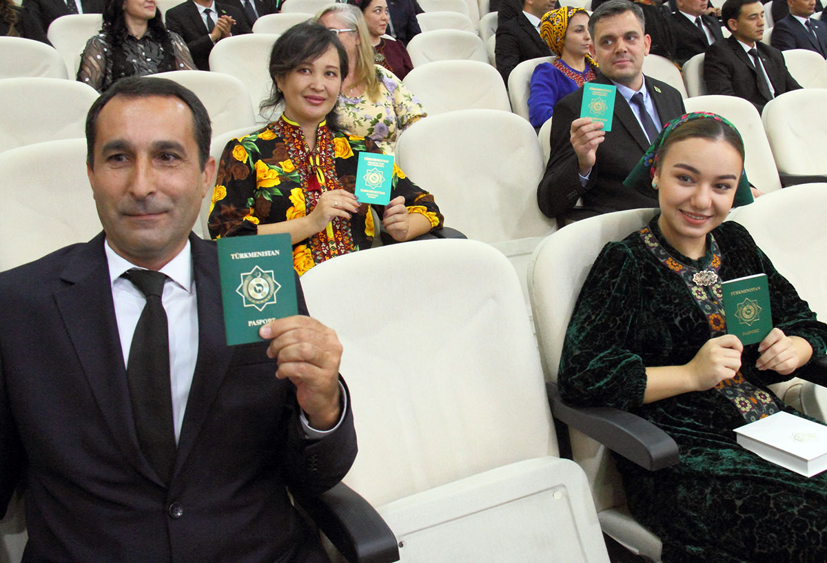 Passports handed over to new citizens of Turkmenistan