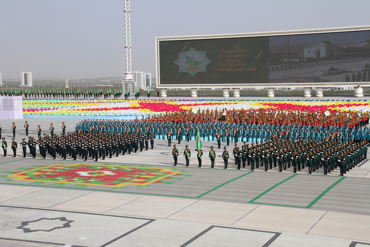 A festive parade in honor of the 31st anniversary of the country's independence began in the capital of Turkmenistan