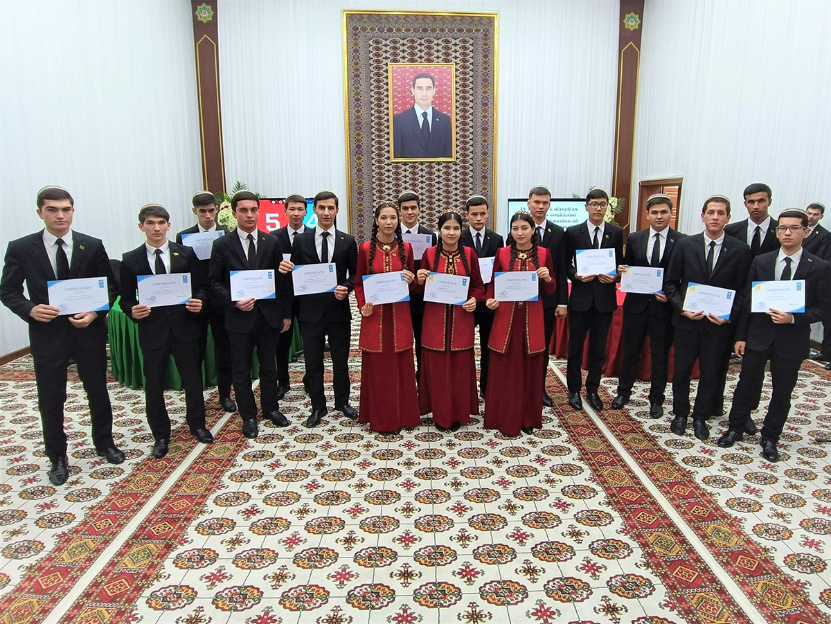 Туркменские студенты продемонстрировали знания в области COVID-19