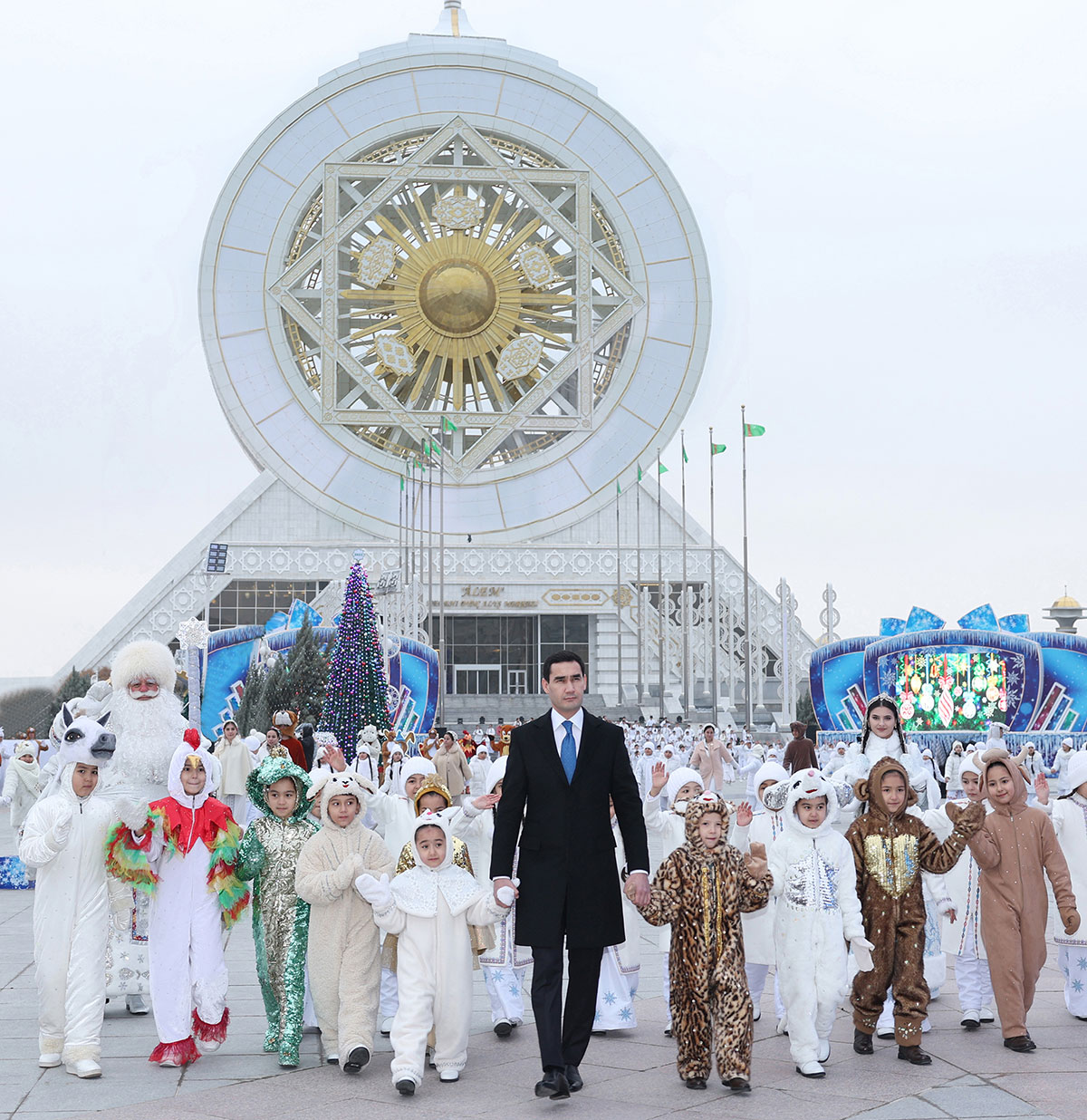 Türkmenistanyň Prezidenti ýurdumyzyň Baş arçasynyň ýanynda guralan Täze ýyl dabaralaryna gatnaşdy