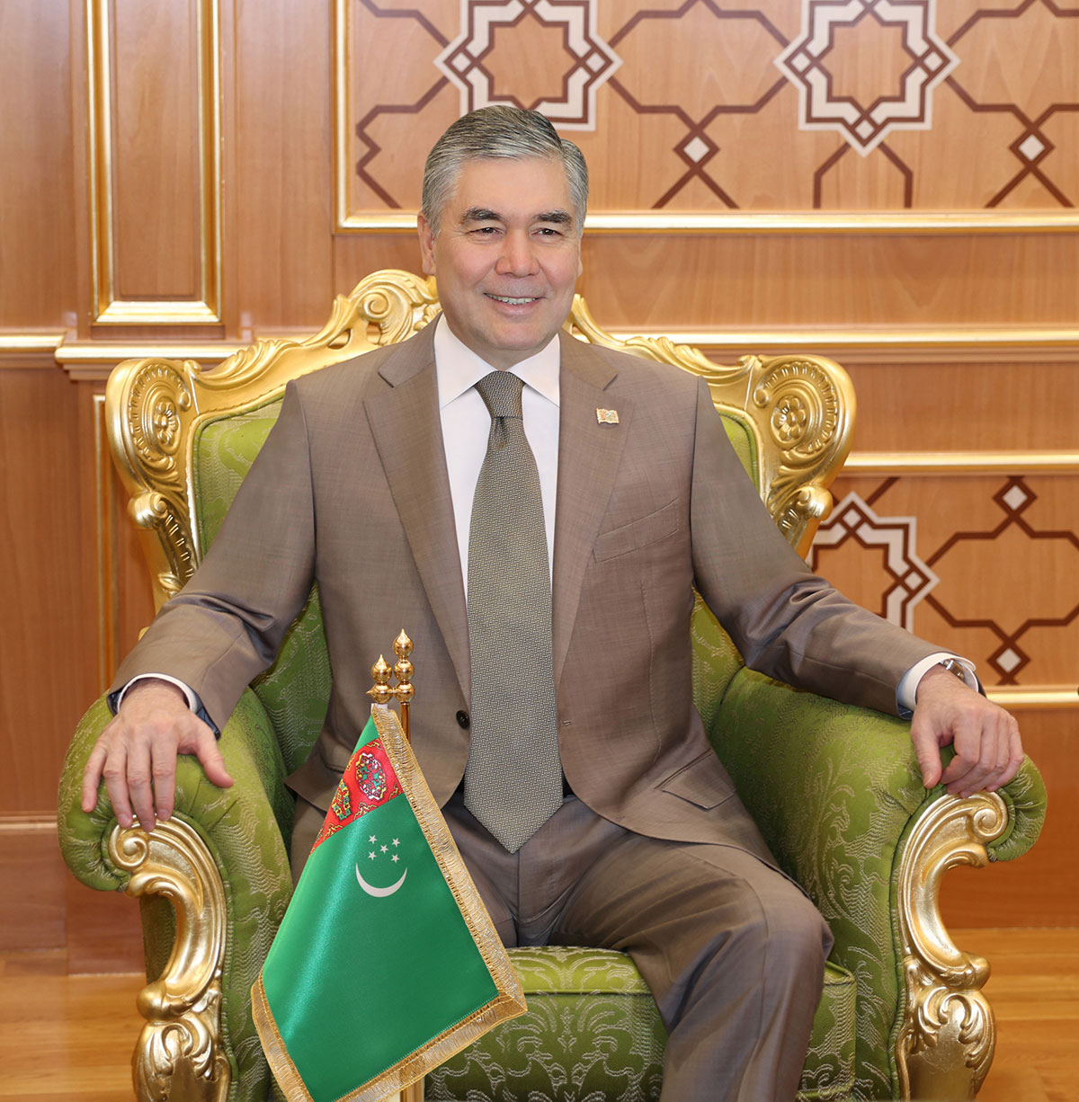 National Leader of the Turkmen people, Chairman of the Halk Maslakhaty of Turkmenistan met with a member of the family of Sheikhs of the State of Qatar