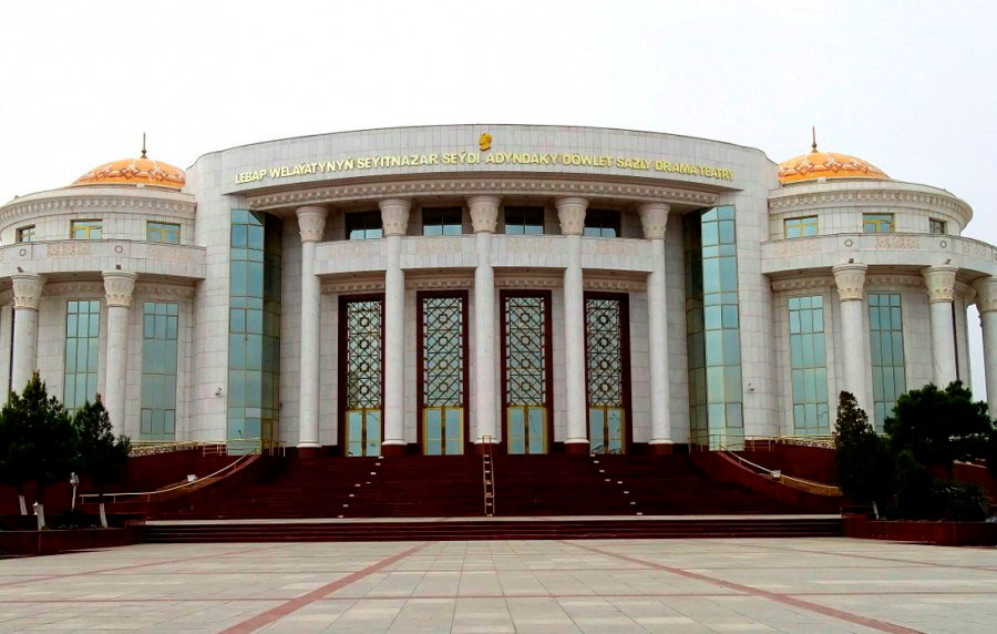 К юбилею Чингиза Айтматова в театре Лебапского велаята ставят «Белый пароход»