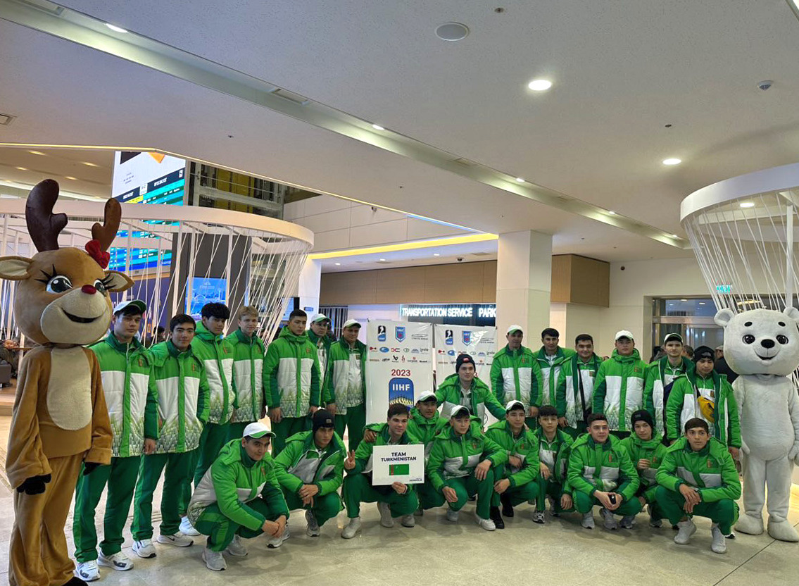 Туркменские хоккеисты разгромили сборную Ирана, завоевав серебро на чемпионате Азии и Океании среди юниоров (U18)