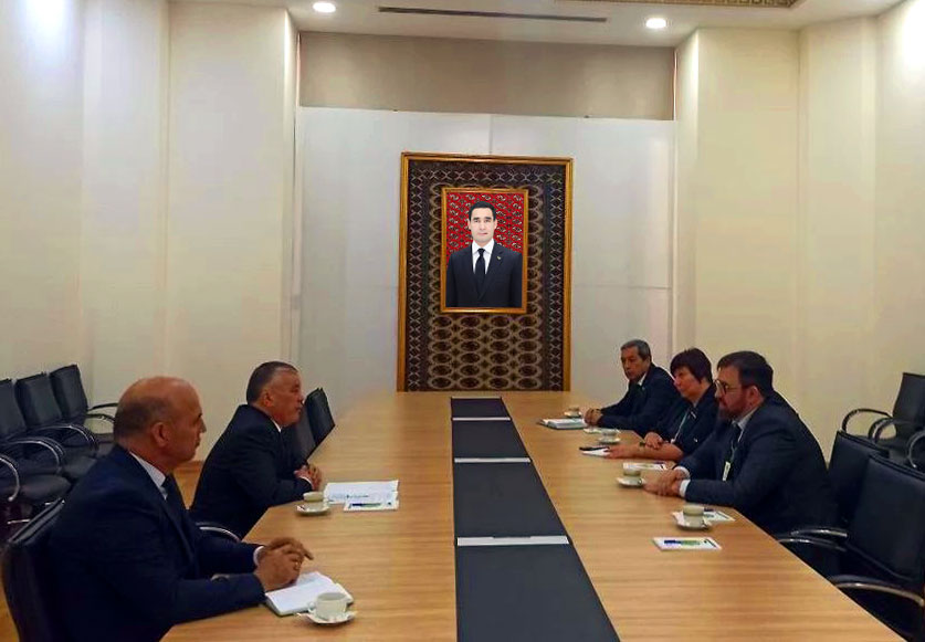 Миссия наблюдателей от СНГ провела встречи с членами предвыборных штабов Демократической и Аграрной партий Туркменистана